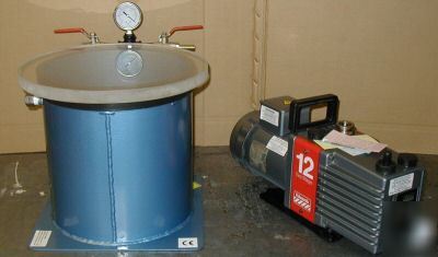 Vacuum degassing chamber and vacuum pump