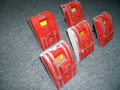 Edwards used fire alarm pull stations (5) in total.