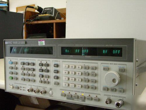 Hp 8644B signal generator, 252 khz - 2 ghz, w/ opt. 002