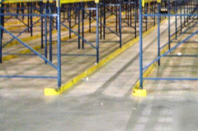 Guide rail entries for pallet rack system