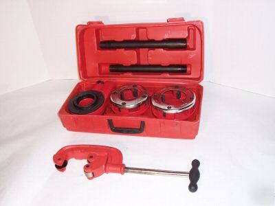 Ratchet type pipe threader & pipe cutter plumbing set 