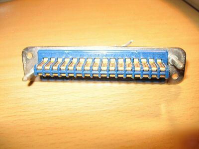 Tektronix amphenol br connector 32 pin male chassis