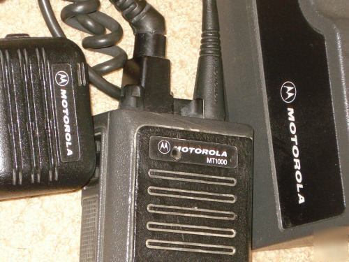 Motorola 2 way radio MT1000 w. charging base&microphone