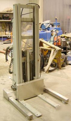Used crown electric power lift stacker 15BT-110 (5100)