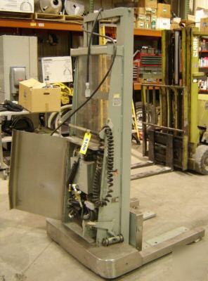 Used crown electric power lift stacker 15BT-110 (5100)