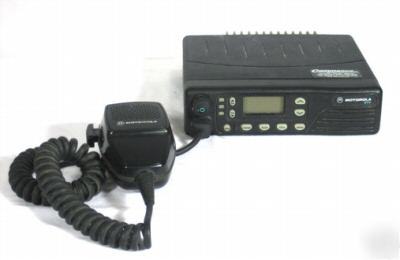 Motorola gtx 900 mhz. mobile radio with mic.
