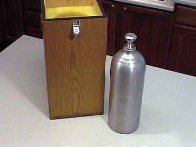 Luxfer liquified gas aluminum tank w/travel case