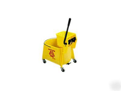 New 35 qt. rubbermaid mop bucket with side wringer - 
