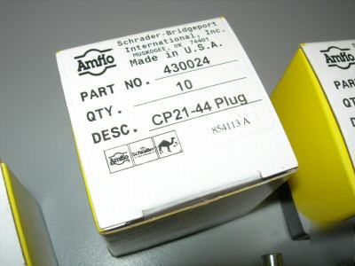 New in box lot of 40 amflo coupler plug CP21-44