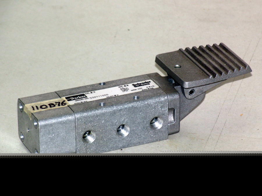Schrader bellows pneumatic foot valve