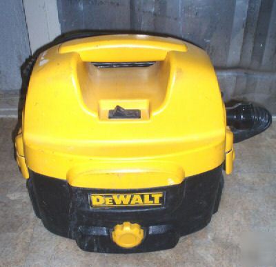 Dewalt DC500 hd 2 gallon cordless/corded wet/dry vacuum