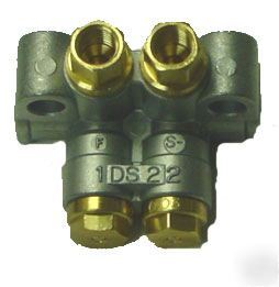 New showa 2 port piston distributor ds-2 (DS2) * *