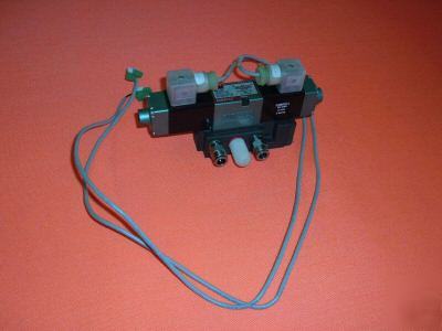 Numatics solenoid valve 082SS53A4 24VDC 081SS5004 