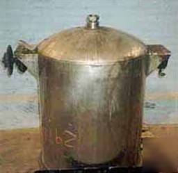Used: dixie agitated premix tank, 100 gallon, 316 ss, v