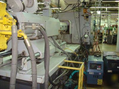 1989 van dorn 400TON plastic injection molding machine 