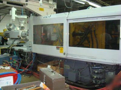 1989 van dorn 400TON plastic injection molding machine 
