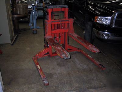 Interthor electric lift pallet jack straddle stacker