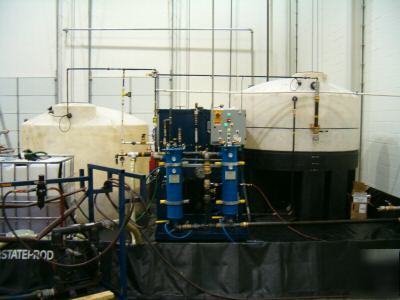 Coolant recycling pasteurizing coalescor