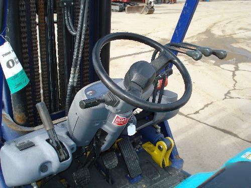 Komatsu FG30SHT-12 warehous forklift 6000LB