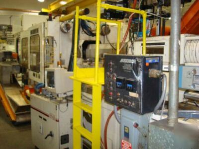 1994 van dorn 500-ton plastic injection molding machine