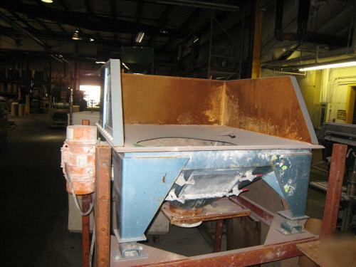 Metalfab inc. large vibrating hopper 