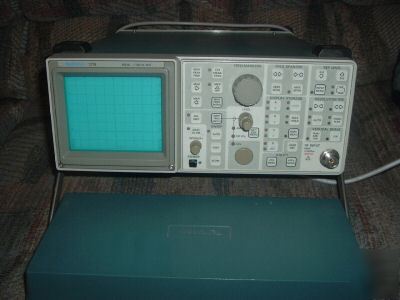 Tektronix 2710 spectrum analyzer 9KHZ to 1.8GHZ 