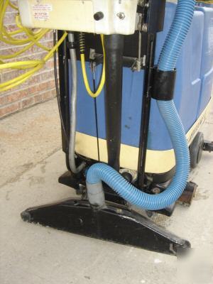 Windsor commodore floor extractor