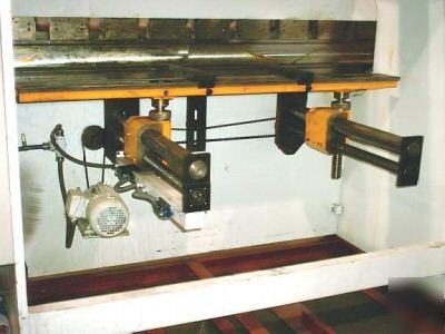 Pinnacle hydraulic press brake, 45 ton x 2M, 6 plus ft.