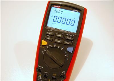 New uni-t UT71A digital multimeter w/ usb and vivid lcd