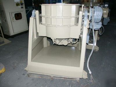 Harper vibratory finisher, 3 cu.ft, 28