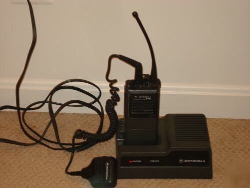 Motorola 2 way radio MT1000 w. charging base&microphone