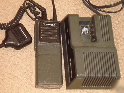 Motorola 2 way radio MT1000 w. charging base&microphone