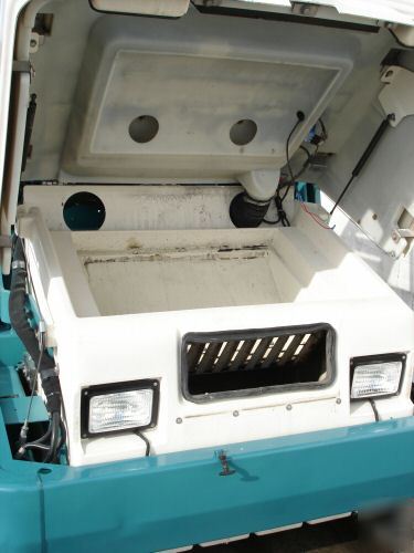 Tennant 6500 floor rider sweeper - nice machine clean