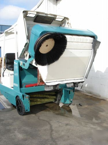 Tennant 6500 floor rider sweeper - nice machine clean