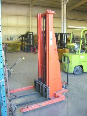 2000 lb. presto electric pallet stacker (20406)