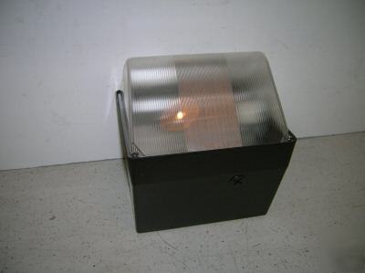 New 70 watt hps wallpack fixture with lamp