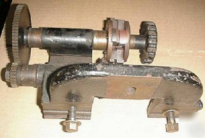 Bracelet holding fixture, guillochet, ornamental 