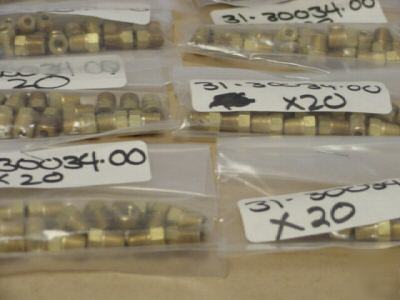 New parker 31-30034-00 brass fem adpt fitting qty 160 >