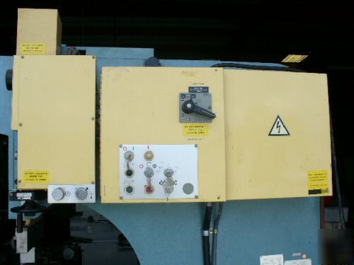 Amada 33 ton c-frame hydraulic cnc punch