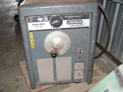 Lincoln arc welder ac 300 + 40 volts