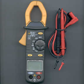 New uei UTL260 clamp-on meter in the box