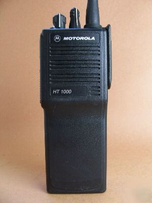 Mint motorola HT1000 uhf 16-ch radio with speaker/mic