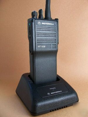 Mint motorola HT1000 uhf 16-ch radio with speaker/mic