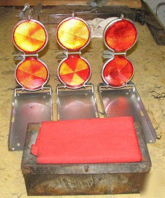 Safty road reflectors with case for your car or truck
