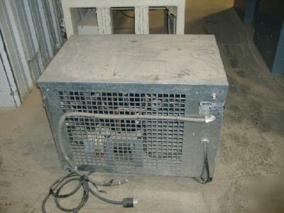 Extruder screener continuous motion
