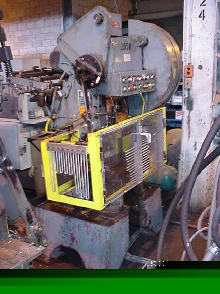 28TN gap-frame press, perkins 375B, 28 ton ai
