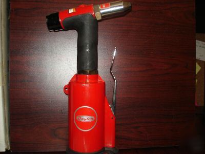 Dayton 4Z913 pneumatic riveter