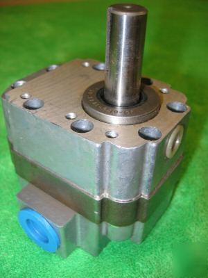 Brown sharpe gear type hydraulic motor pump mfg 6-10A3