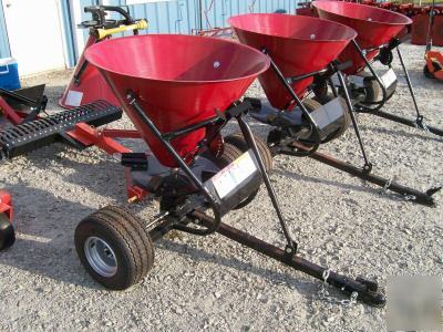 300 lb. capacity pull type bottom feed spreader