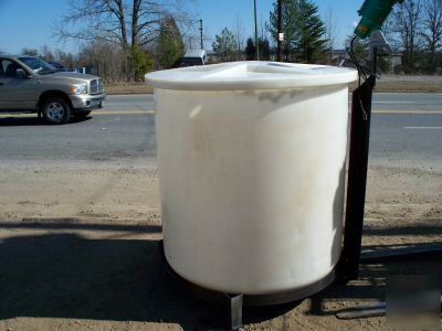 375 gallon poly mixing tank with lightnin mixer EV6P25 